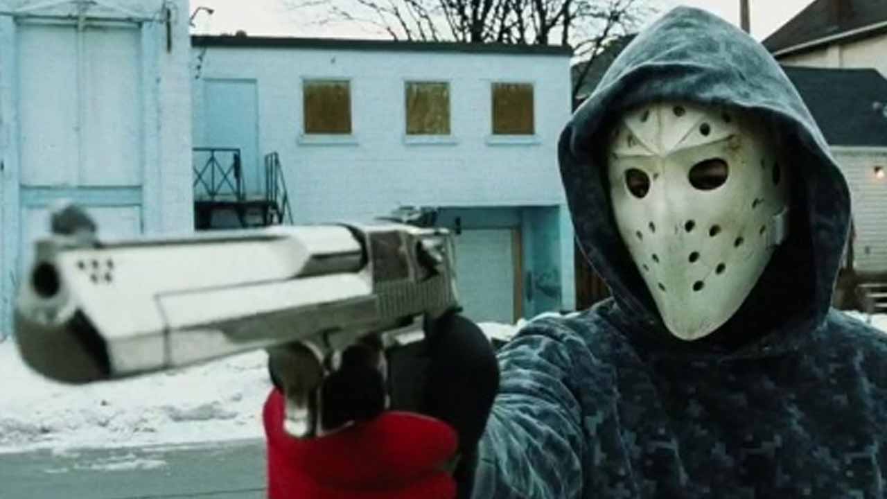 Drsný akčňák o pomstě dobývá Netflix. Diváci ho objevují po 20 letech