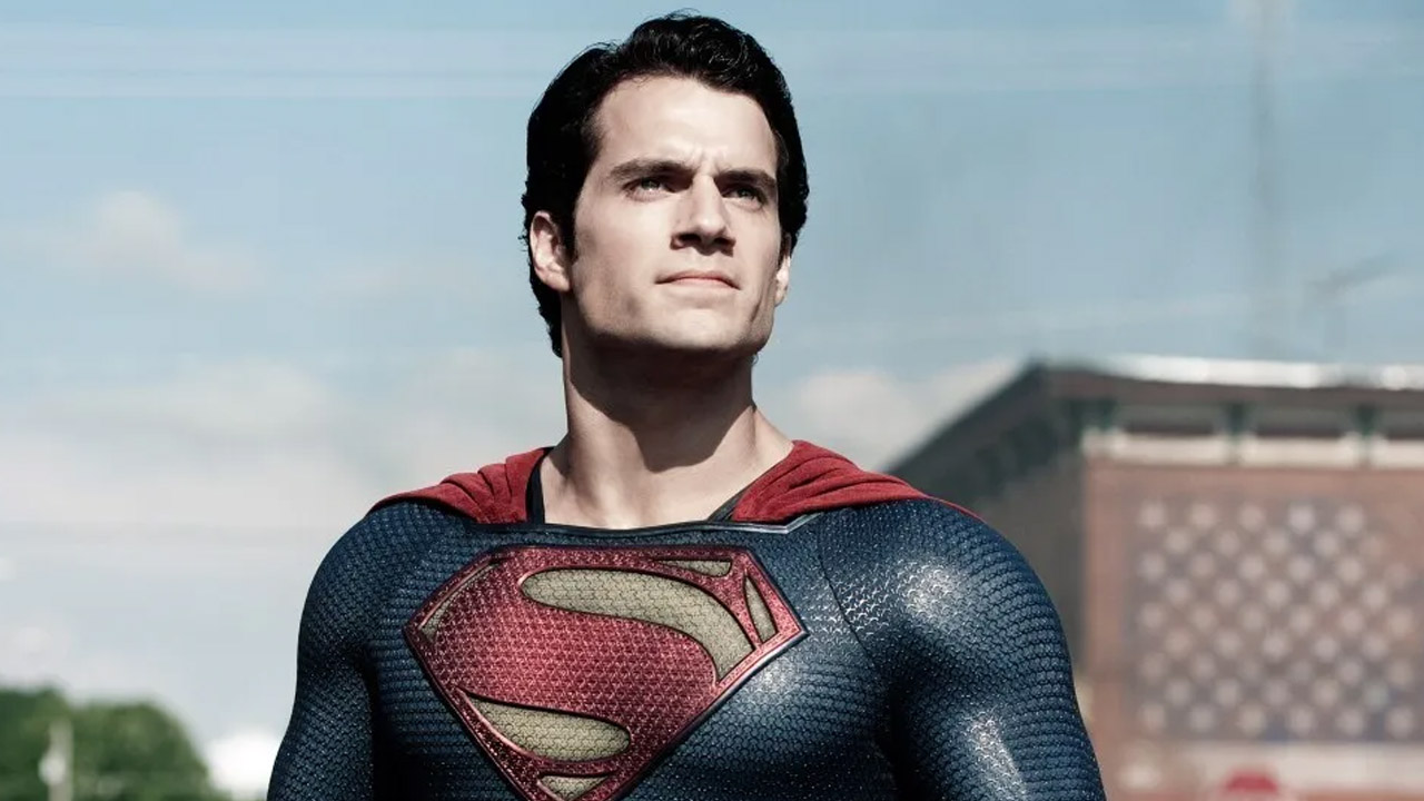 Dosud neviděná první fotka Henryho Cavilla jako Supermana je konečně online