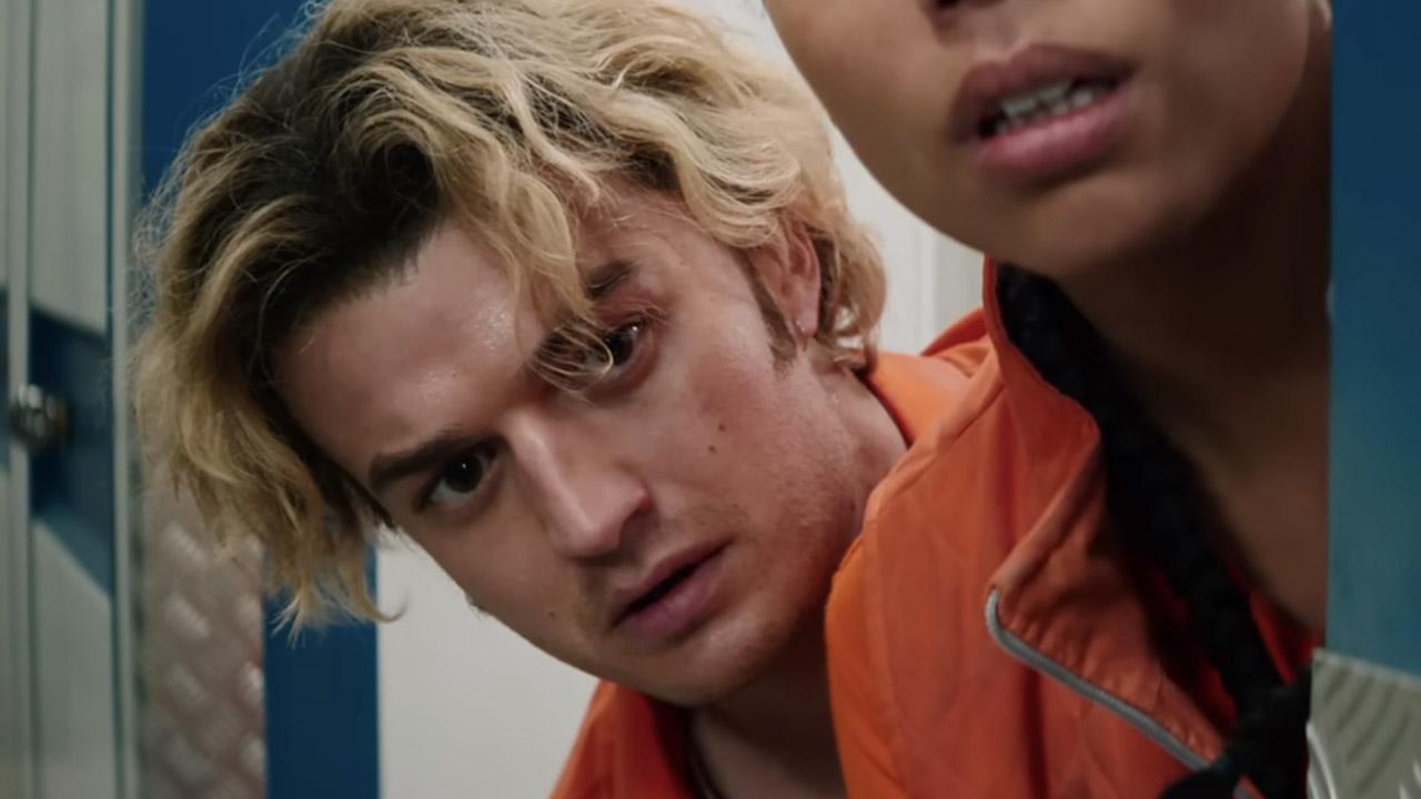 Lidstvo kosí smrtící nákaza. Steve ze Stranger Things v traileru zachraňuje svět