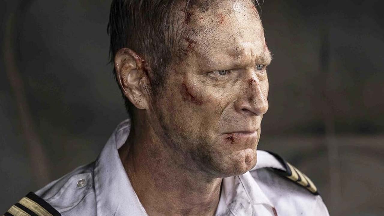 Pád letadla a pak žraločí masakr. Režisér Smrtonosné pasti slibuje krvavý boj o přežití