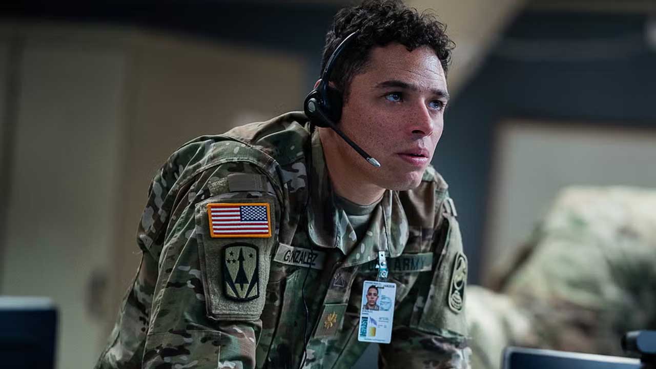 Všichni zítra umřeme. Thrillerová událost roku na Netflixu vás v traileru nenechá vydechnout