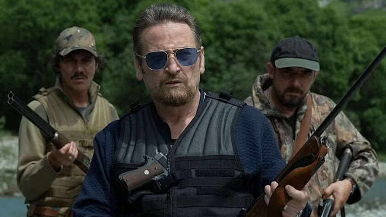 Krvavý lov lidí uprostřed divočiny. Mrazivý online thriller napíná v parádním traileru