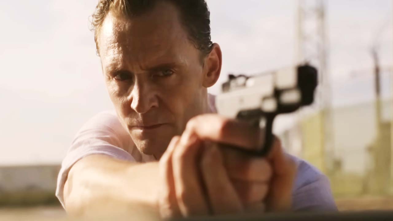 Brilantní špionážní seriál s Tomem Hiddlestonem je zpět ve skvělém akčním traileru