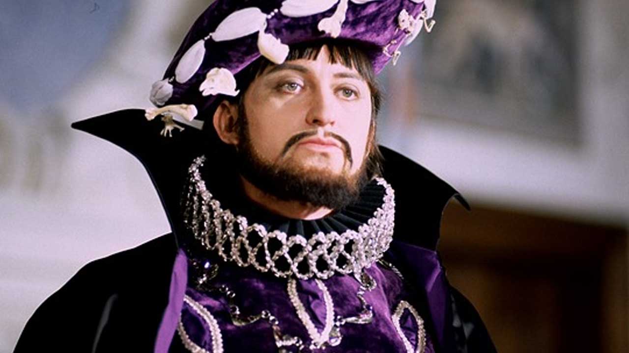 Začneme zlehka. Jiří Lábus si zahrál a na obrázku je: