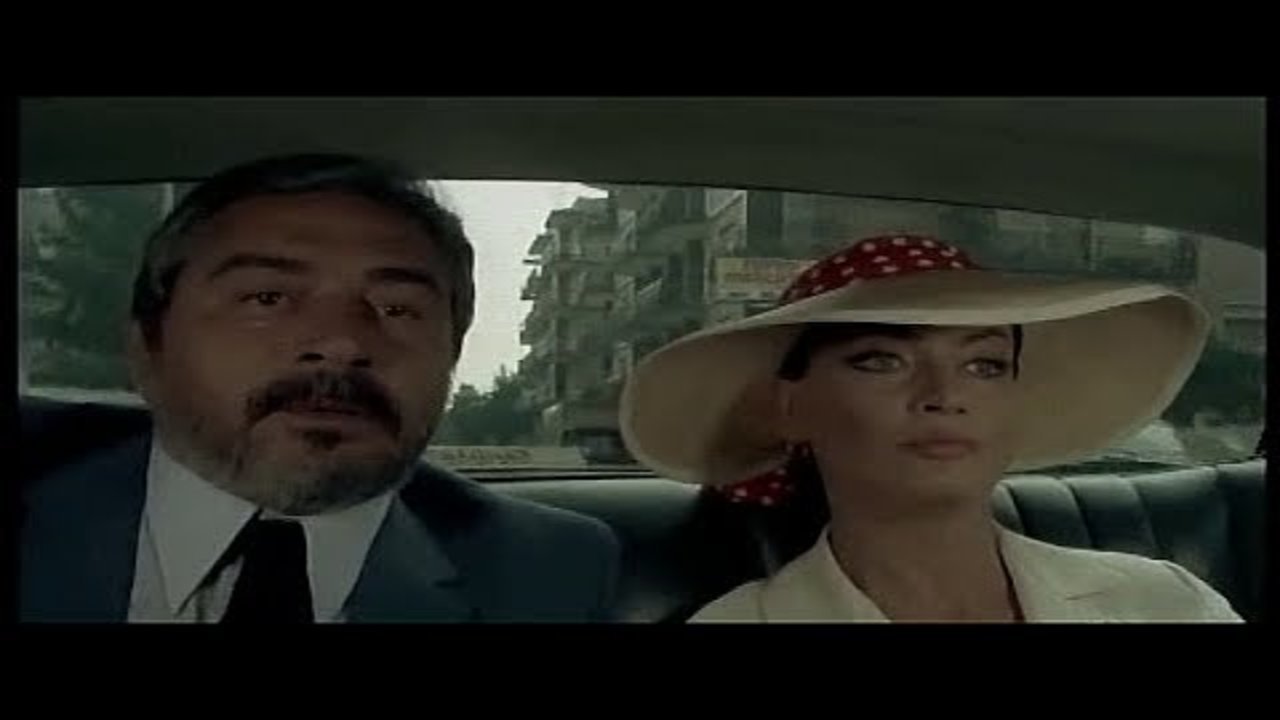 La liceale al mare con l'amica di papa