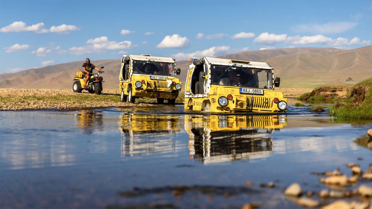 Žlutou žábou do země modrého nebe