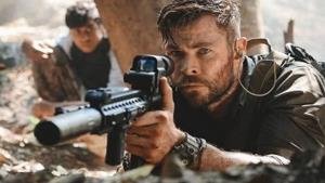 Vyproštění 2: Hemsworth nabral pro natáčení v Česku hromadu svalů