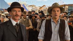 25 komedií na Amazon Prime Video, které vám zlepší náladu v karanténě