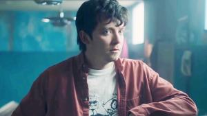 Netflix chystá vlastní verzi Saw. V traileru trpí hvězda Sexuální výchovy