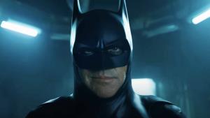 Keatonův Batman hláškuje a řeže padouchy. Trailer revolučního Flashe fanoušky nadchne