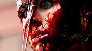 Nejkrvavější komedie roku zatočí s toxickými vlastenci. Kritici slibují brutální zábavu