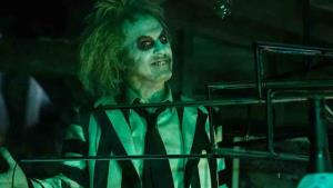 Beetlejuice 2 na prvních fotkách odhaluje démonického vymítače i Jennu Ortegu