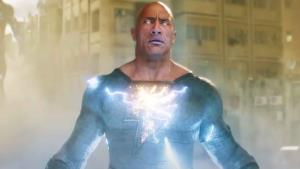 Black Adam v epickém traileru drtí stíhačky i hrdiny. Ukazuje se i nový padouch