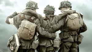 Nejlepší válečné seriály právě teď na Netflixu pro každého, koho namlsali Vládcové nebes