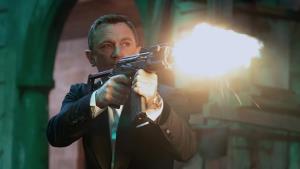 PRVNÍ REAKCE: Pro Bonda nenastal čas zemřít, recyklaci se ale nevyhnul