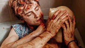 Kanibalistická pecka s hvězdou Duny bude i v Česku! Dostane limitované uvedení