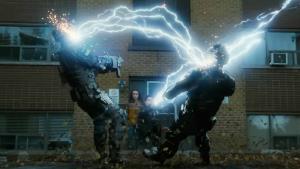 Nečekaný sci-fi hit Netflixu pokračuje. Trailer odhaluje dystopický akčňák s robotickými psy