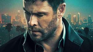 Skvělá kriminálka s Hemsworthem je online megahitem. V kinech naprosto propadla