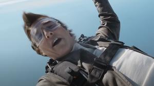Tom Cruise geniálně přeje krásné svátky. Jeho nový kaskadérský kousek vyráží dech