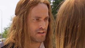 Jako z filmu pro dospělé. V bizarní scéně Elišky a Damiána se svádí podvodnice