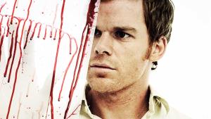 Sériový vrah Dexter se vrací! První fotky ukazují mladou verzi a první vraždu