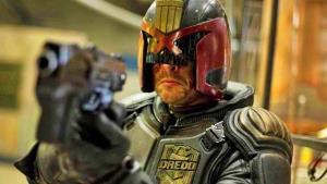 Brutální sci-fi akčňák Dredd měl tajného režiséra. Ten se nyní konečně přiznal