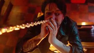 Přejetí sekačkou i kruté trhání piercingu. Nejvtipnější hororová série baví v zábavném traileru