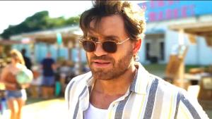 Netflix natočil vlastní Kameňák. Trailer slibuje ujetou kriminální komedii 