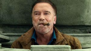Schwarzenegger kosí padouchy tankem. Hit Netflixu se vrací v akčním traileru
