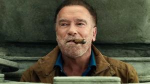 Arnie v tanku, katastrofa v oceánu, gangster Tom Hardy a další novinky (nejen) na Netflixu