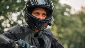 Rychle a zběsile od Netflixu dobývá svět. Akčňák s motorkáři zaujal i Čechy