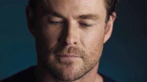 Chris Hemsworth dojemně bojuje s Alzheimerem. Nový trailer zosobňuje jeho největší strach