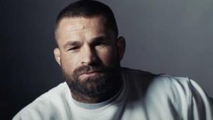 Karlos Vémola v novém filmu odhaluje nitro a minulost. Trailer láká na unikátní neviděné záběry