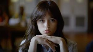 Zapomeňte na Wednesday. Hvězda Netflixu se v traileru mění na neodolatelnou svůdnici