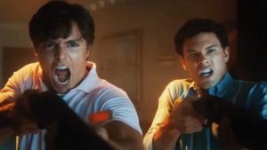 Ustřelili rodičům obličeje. Trailer Netflixu láká na mrazivé nástupce Dahmera