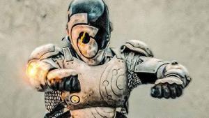 Sci-fi megahit s ujetým vraždícím robotem v prvním traileru. Nechybí krev i černý humor