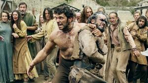 Historická řezničina od Netflixu baví v krvavém traileru plném zabijáků 16. století