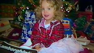 Únos a smrt šestileté dívky sledoval celý národ. Trailer nové krimi Netflixu je plný podivností