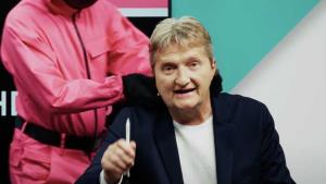 Nahláškovaný rozbor smrti! Jaromír Bosák glosuje Hru na oliheň ve skvělé reklamě Netflixu