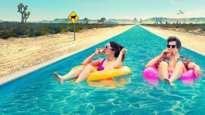 Jedna z nejlepších komedií roku je konečně online!