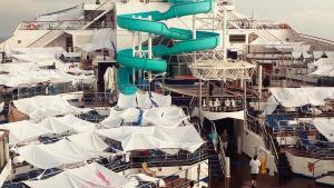 Exkrementy byly úplně všude. Nejhorší námořní dovolená se odhaluje v novém traileru Netflixu