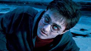 Rowlingová naštvala fanoušky Harryho Pottera. Její transfobní postoje hájí tvůrci nového seriálu 