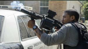 HBO přetáhlo novou hvězdu Netflixu. Charismatický drsňák spasí svět s tvůrcem Ozarku