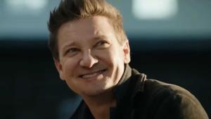 Nejdrsnější Avenger už zase chodí. Podívejte se na jeho návrat po rozdrcení pluhem