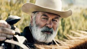 Kontroverzní film, který Alecu Baldwinovi zničil život zastřelením kameramanky, v prvním traileru