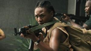 Netflix ukázal akční thriller s hvězdou Mumie. Trailer láká na peklo rasismu