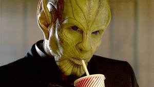 Zemi ovládli mimozemšťané! Nová marvelovka v traileru připomíná paranoidní thrillery