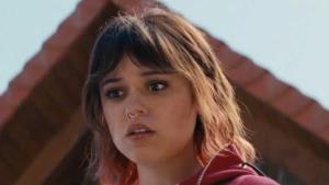 Naštvaný jednorožec vraždí lidi! Novinka s hvězdou Wednesday baví v hororovém traileru