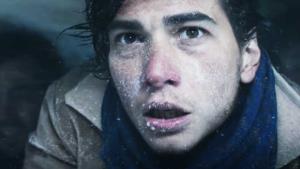 Ztroskotali, mrzli a jedli zesnulé. Netflix ukázal thriller o přežití podle skutečné události