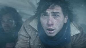 Mrzli, hladověli a doufali v zázrak. Oscarová novinka Netflixu má skvělý trailer i recenze